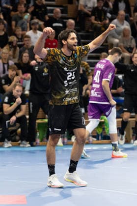 Pictured: Sebastian Greß, 25, from Dresden, celebrating after scoring a goal on October 4, 2026; HC Elbflorenz 2006 vs. TV 05 07 Hüttenberg, Handball Bundesliga 2, Matchday 6, Germany, Dresden, BallsportArena Dresden Copyright: HMBxMedia xEtiennexSchlick