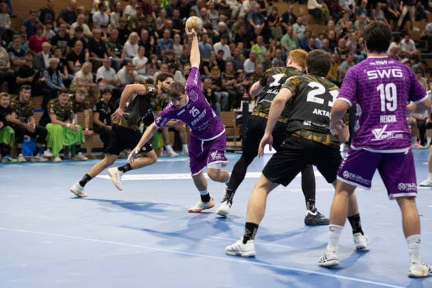 Pictured: Torsten Anselm, 25, of Hüttenberg on the attack, October 4, 2026; HC Elbflorenz 2006 vs. TV 05 07 Hüttenberg; Handball Bundesliga 2; Matchday 6; Germany; Dresden; BallsportArena Dresden Copyright: HMBxMedia xEtiennexSchlick