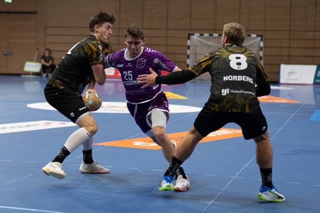 Pictured: Torsten Anselm, 25, of Hüttenberg on the attack, October 4, 2026; HC Elbflorenz 2006 vs. TV 05 07 Hüttenberg; Handball Bundesliga 2; Matchday 6; Germany; Dresden; BallsportArena Dresden Copyright: HMBxMedia xEtiennexSchlick
