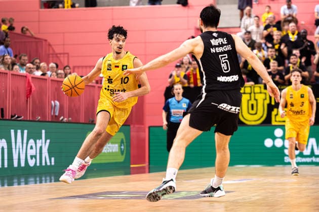 Tigers Tübingen vs. Nuremberg Falcons, Men s, 2nd Bundesliga, Barmer 2 Basketball Bundesliga, Pro A, Matchday 3, 2026–2027 Season, October 4, 2026: Nico Santana Mojica (Tübingen Tigers), 10, vs. Tim Koepple (Nuremberg Falcons), 05