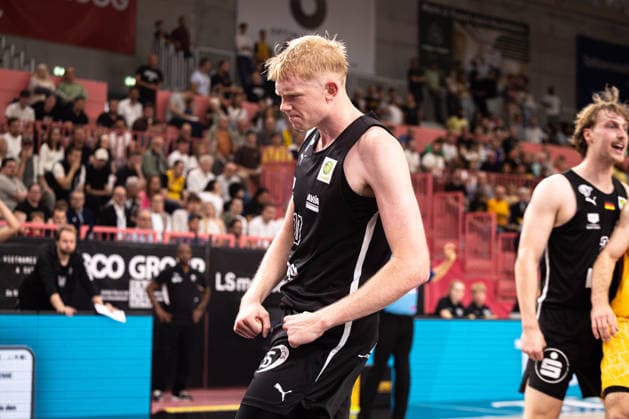 Tigers Tübingen vs. Nuremberg Falcons, Men s, 2nd Bundesliga, Barmer 2 Basketball Bundesliga, Pro A, Matchday 3, 2026–2027 Season, October 4, 2026: Ty Allred, Nuremberg Falcons, giving the flex sign after a dunk