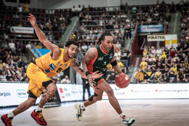 Austin Crowley, VET CONCEPT Gladiators Trier, No. 01, guarded by Ishmael Leggett, MHP RIESEN Ludwigsburg, No. 05, GER, MHP Riesen Ludwigsburg vs. VET CONCEPT Gladiators Trier, Basketball Bundesliga, easycredit BBL, Matchday 4, 2026–2027 season, October 4, 2026 GER, MHP Riesen Ludwigsburg vs. VET CONCEPT Gladiators Trier, Basketball Bundesliga, easycredit BBL, Matchday 4, 2026–2027 season, October 4, 2026 Ludwigsburg Copyright: xSandyxDinkelackerx EP_SDR