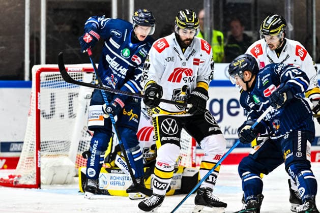 Maximilian Eisenmenger, Iserlohn Roosters, 41; Davis Vandane, Krefeld Pinguine, 55; GER; Iserlohn Roosters vs. Krefeld Pinguine; Ice Hockey; Penny DEL; Matchday 6; 2026–2027 Season; October 4, 2026, GER, Iserlohn Roosters vs. Krefeld Pinguine, Ice Hockey, Penny DEL, Matchday 6, 2026–2027 Season, October 4, 2026, Iserlohn Copyright: xJonasxBrockmann Eibner-Pressefotox EP_JBN