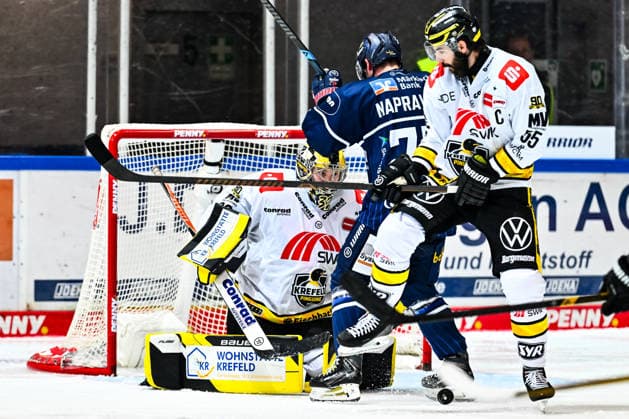 Zach Dybowski, Krefeld Pinguine, 44; Julian Napravnik, Iserlohn Roosters, 75; Juha Jatkola, Krefeld Pinguine, 32; GER; Iserlohn Roosters vs. Krefeld Pinguine, Ice Hockey, Penny DEL, Matchday 6, 2026–2027 Season, October 4, 2026, GER, Iserlohn Roosters vs. Krefeld Pinguine, Ice Hockey, Penny DEL, Matchday 6, 2026–2027 Season, October 4, 2026, Iserlohn Copyright: xJonasxBrockmann Eibner-Pressefotox EP_JBN