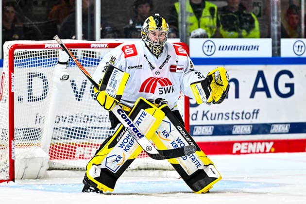 Juha Jatkola, Krefeld Pinguine, 32, GER, Iserlohn Roosters vs. Krefeld Pinguine, Ice Hockey, Penny DEL, Matchday 6, 2026–2027 Season, October 4, 2026, GER, Iserlohn Roosters vs. Krefeld Pinguine, Ice Hockey, Penny DEL, Matchday 6, 2026–2027 Season, October 4, 2026, Iserlohn Copyright: xJonasxBrockmann Eibner-Pressefotox EP_JBN