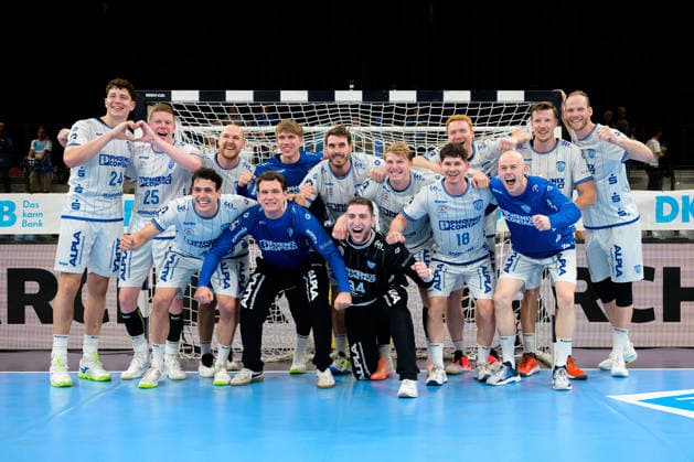 Stuttgart HBL 26 27 TVB Stuttgart TBV Lemgo the Lemgo team, team photo, group photo, victory celebration, victory celebration, emotion, joy, Bittenfeld, Porsche Arena, Baden-Württemberg, Germany