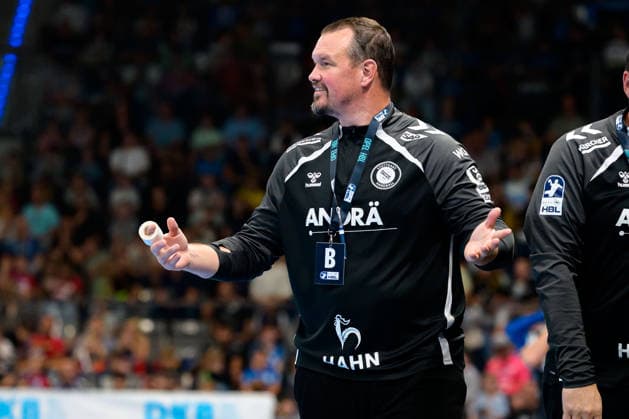 Stuttgart HBL 26 27 TVB Stuttgart TBV Lemgo Coach Misha Kaufmann Stuttgart Gesture Gesturing Bittenfeld Porsche Arena Baden-Württemberg Germany