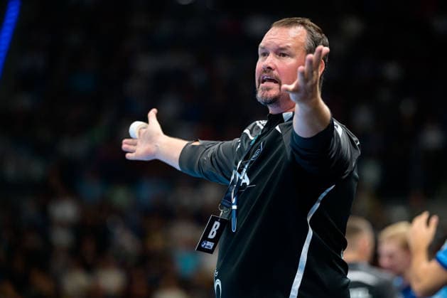 Stuttgart HBL 26 27 TVB Stuttgart TBV Lemgo Coach Misha Kaufmann Stuttgart Gestures Gesturing Bittenfeld Porsche Arena Baden-Württemberg Germany