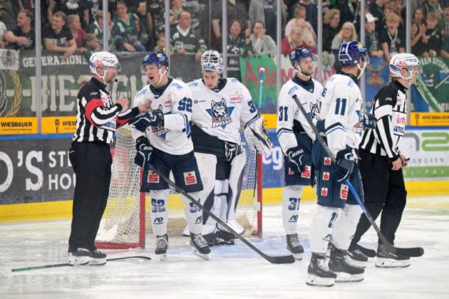 Cluster of players on the ice: Bietigheim Steelers vs. EC Kassel Huskies, Ice Hockey, DEL 2, Game 6 of the regular season, 2026–2027 season, October 4, 2026, Bietigheim Steelers vs. EC Kassel Huskies, Ice Hockey, DEL 2, 6th Regular Season Game, 2026–2027 Season, October 4, 2026, Bietigheim Copyright: xEibner-Pressefotox EP_TBR