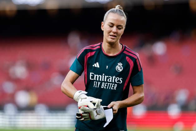 October 4, 2026, Barcelona, Barcelona, Spain: Merle Frohms of Real Madrid CF warms up during the Spanish Women league, Liga F, football match played between FC Barcelona, Barca and Real Madrid CF at Spotify Camp Nou Stadium on October 04, 2026 in Barcelona, Spain. Barcelona Spain - ZUMAa181 20261004_zaa_a181_051 Copyright: xJavierxBorregox