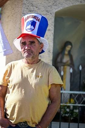 slovenian supporter pictured during the elite men Road Race race (196,2 km) at the cycling UEC Road European Championships, in Ljubljana, Slovenia Sunday 4 October 2026. The UEC Road European Championships are taking place from 02 to 07 October in Ljubljana, Slovenia. DAVIDxPINTENS  x188719297x