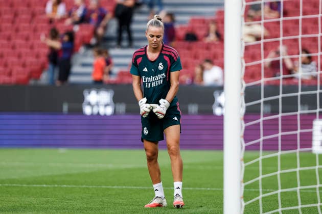October 4, 2026, Barcelona, Barcelona, Spain: Merle Frohms of Real Madrid CF warms up during the Spanish Women league, Liga F, football match played between FC Barcelona, Barca and Real Madrid CF at Spotify Camp Nou Stadium on October 04, 2026 in Barcelona, Spain. Barcelona Spain - ZUMAa181 20261004_zaa_a181_058 Copyright: xJavierxBorregox