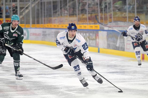 Jimmy Martinovic, EC Kassel Huskies, 23, on the puck: Bietigheim Steelers vs. EC Kassel Huskies, ice hockey, DEL 2, 6th regular-season game, 2026–2027 season, October 4, 2026, Bietigheim Steelers vs. EC Kassel Huskies, Ice Hockey, DEL 2, 6th Regular Season Game, 2026–2027 Season, October 4, 2026, Bietigheim Copyright: xEibner-Pressefotox EP_TBR