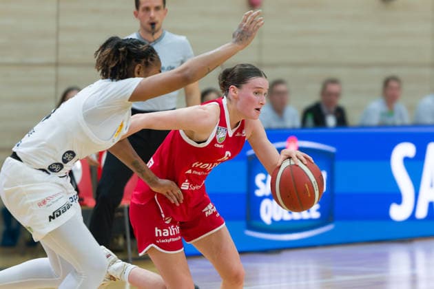 Prencis Harden (Luchse), 24, Nicole Brochlitz (Lions), 6, Halfit Lions vs. TK Hannover Luchse, Women s Basketball, 1st Bundesliga, DBBL, Matchday 1 of the 2026–27 season, April 10, 2026, SWH Arena, Saxony-Anhalt, Germany
