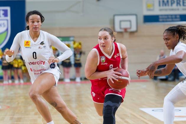 Nora Francois (Luchse), 0, Anna Suckstorff (Lions), 8, Prencis Harden (Luchse), 24, Halfit Lions vs. TK Hannover Luchse, Women s Basketball, 1st Bundesliga, DBBL, Matchday 1 of the 2026–27 season, April 10, 2026, SWH Arena, Saxony-Anhalt, Germany