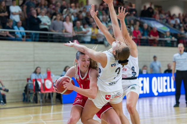 Lee Volker Lions, 1, Lovisa Hjern Luchse, 3, Rowena Jongeling Luchse, 12, Halfit Lions vs. TK Hannover Luchse, Women s Basketball, 1st Bundesliga, DBBL, Matchday 1 of the 2026–27 season, April 10, 2026, SWH Arena, Saxony-Anhalt, Germany
