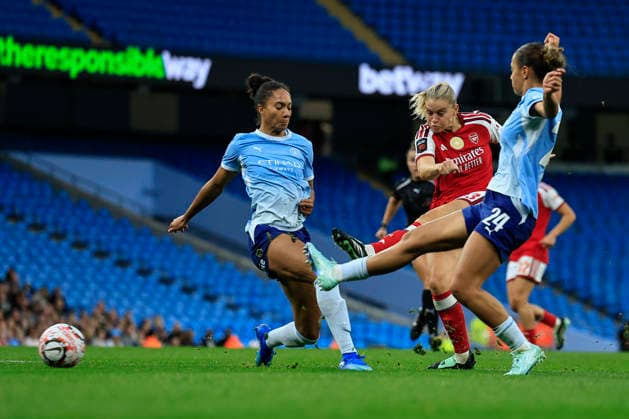 Manchester City Women v Arsenal Women FC, Women s Super League Alessia Russo (23) of Arsenal has a shot on goal during the Women s Super League match between Manchester City Women and Arsenal Women FC at the Etihad Stadium, Manchester, UK on 4 October 2026. Manchester Etihad Stadium Manchester UK Editorial use only DataCo restrictions apply See www.football-dataco.com , Copyright: xConorxMolloyx PSI-24969-0058