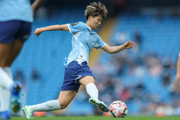 RECORD DATE NOT STATED 4th October 2026; Etihad Stadium, Manchester, England; Womens Super League Football, Manchester City versus Arsenal; Aoba Fujino of Manchester City controls the ball AidanxHunter