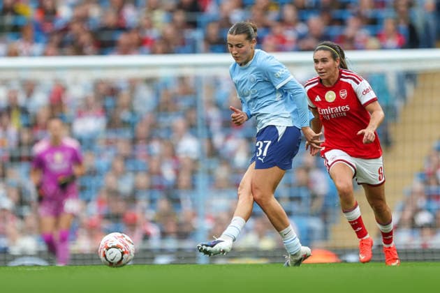 RECORD DATE NOT STATED 4th October 2026; Etihad Stadium, Manchester, England; Womens Super League Football, Manchester City versus Arsenal; Carlotta Wamser of Manchester City passes the ball AidanxHunter