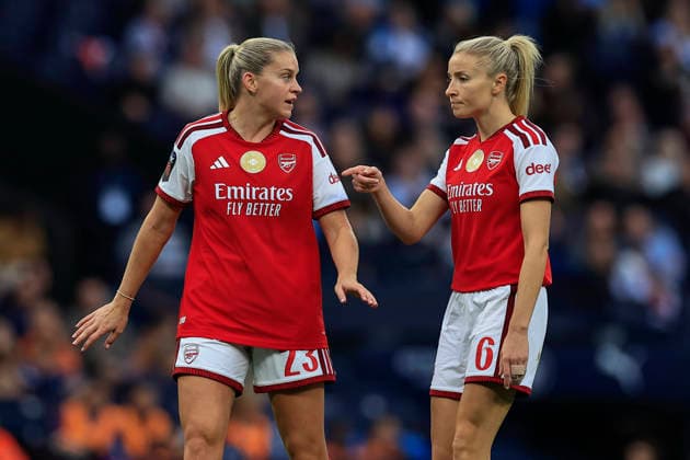 Manchester City Women v Arsenal Women FC, Women s Super League Leah Williamson (6) of Arsenal and Alessia Russo (23) of Arsenal have a chat during the Women s Super League match between Manchester City Women and Arsenal Women FC at the Etihad Stadium, Manchester, UK on 4 October 2026. Manchester Etihad Stadium Manchester UK Editorial use only DataCo restrictions apply See www.football-dataco.com , Copyright: xConorxMolloyx PSI-24969-0065