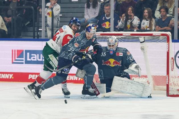 One-on-one, action, featuring D. J. Busdeker 14 (Augsburger Panther), Ville Pokka 22 (EHC Red Bull Munich), Mathias Niederberger 35 (EHC Red Bull Munich), EHC Red Bull Munich vs. Augsburger Panther, Matchday 6, Ice Hockey, Penny DEL, Oct. 3, 2026, Munich, Bavaria, Germany Copyright: xkolbert-press ChristianxKolbertx