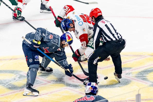 Faceoff between Tobias Rieder of EHC Red Bull Munich, 08, and Philipp Krauss of the Augsburger Panther, 20, GER; EHC Red Bull Munich vs. Augsburger Panther, DEL, 2026–2027 season, Matchday 6, October 4, 2026 Photo: HMB Media, Franz Feiner Copyright: HMBxMedia FranzxFeiner
