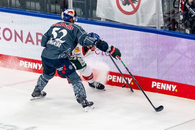 Battle for the Puck: Face-off between Patrick Hager (EHC Red Bull Munich, 52) and Cameron Wright (Augsburger Panther, 16, GER), EHC Red Bull Munich vs. Augsburger Panther, DEL, 2026–2027 season, Matchday 6, October 4, 2026 Photo: HMB Media, Franz Feiner Copyright: HMBxMedia FranzxFeiner