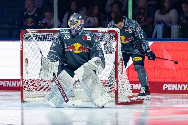 Mathias Niederberger, goaltender, EHC Red Bull Munich, 35, and Brady Ferguson, EHC Red Bull Munich, 12, in the spotlight before the start of the game between GER, EHC Red Bull Munich, and the Augsburger Panther, DEL, 2026–2027 season, Matchday 6, October 4, 2026. Photo: HMB Media, Heike Feiner Copyright: HMBxMedia HeikexFeiner