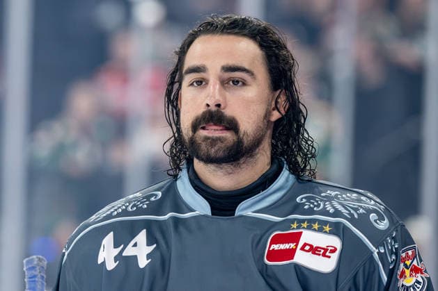 Trevor Carrick, EHC Red Bull Munich, 44, in the Starting Six portrait, GER, EHC Red Bull Munich vs. Augsburger Panther, DEL, 2026–2027 season, Matchday 6, October 4, 2026 Photo: HMB Media, Heike Feiner Copyright: HMBxMedia HeikexFeiner