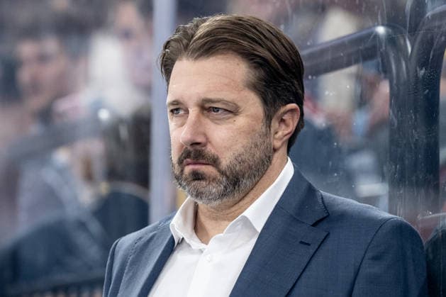 Oliver David, head coach of EHC Red Bull Munich, is back behind the bench after missing last week due to illness. Portrait: GER, EHC Red Bull Munich vs. Augsburger Panther, DEL, 2026–2027 season, Matchday 6, October 4, 2026. Photo: HMB Media, Heike Feiner Copyright: HMBxMedia HeikexFeiner