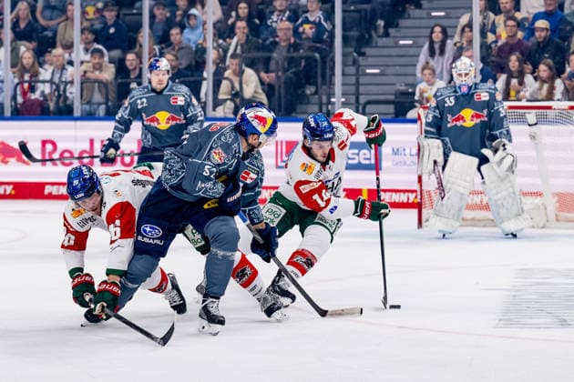 Patrick Hager (EHC Red Bull Munich, 52) battles for the puck with Alexander Blank (Augsburger Panther, 26) and Donald D. J. Busdeker (Augsburger Panther, 14), GER, EHC Red Bull Munich vs. Augsburger Panther, DEL, 2026–2027 season, Matchday 6, October 4, 2026. Photo: HMB Media, Heike Feiner Copyright: HMBxMedia HeikexFeiner