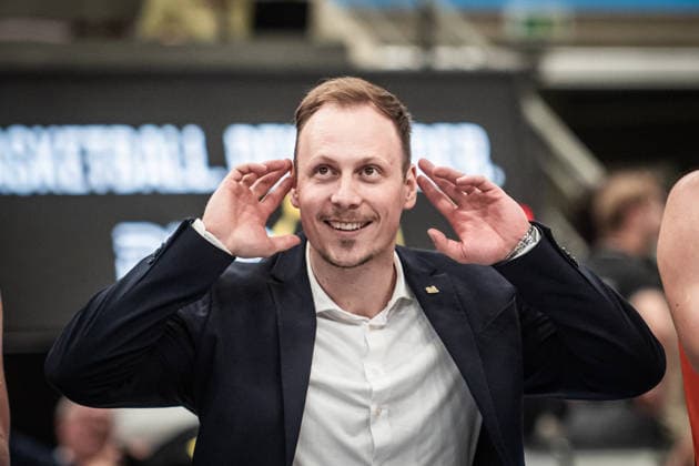 Jacques Schneider, head coach of the VET CONCEPT Gladiators Trier, celebrates with the GER fan section; MHP Riesen Ludwigsburg vs. VET CONCEPT Gladiators Trier, Basketball Bundesliga, easycredit BBL, Matchday 4, 2026–2027 season, October 4, 2026, GER, MHP Riesen Ludwigsburg vs. VET CONCEPT Gladiators Trier, Basketball Bundesliga, easycredit BBL, Matchday 4, 2026–2027 season, October 4, 2026, Ludwigsburg Copyright: xSandyxDinkelackerx EP_SDR
