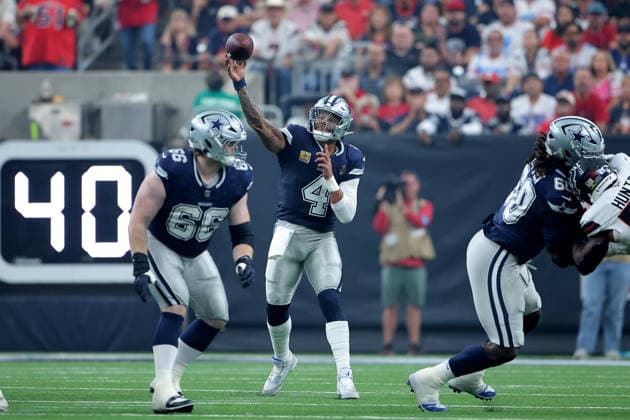 October 4, 2026, Houston, Texas, U.S: Dallas Cowboys quarterback Dak Prescott (4) passes the ball downfield during the first quarter of the NFL, American Football Herren, USA regular season game between the Houston Texans and the Dallas Cowboys at Reliant Stadium in Houston, TX on October 4, 2026. NFL 2026 - Dallas Cowboys Vs Houston Texans  - ZUMAw137 20261004_aap_w137_039 Copyright: xErikxWilliamsx