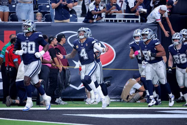 October 4, 2026, Houston, Texas, U.S: Dallas Cowboys players enter the field during pregame introductions prior to the NFL, American Football Herren, USA regular season game between the Houston Texans and the Dallas Cowboys at Reliant Stadium in Houston, TX on October 4, 2026. Houston U.S - ZUMAw137 20261004_aap_w137_040 Copyright: xErikxWilliamsx
