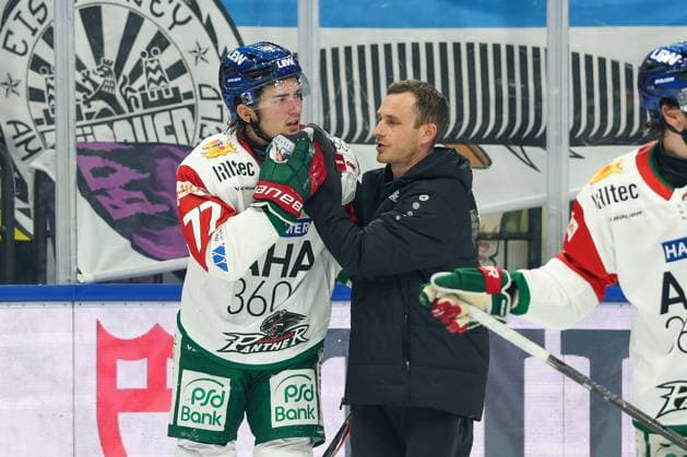 Luke Toporowski, No. 77 of the Augsburg Panthers, suffered a chin injury; EHC Red Bull Munich vs. Augsburg Panthers, Matchday 6, Ice Hockey, Penny DEL, October 3, 2026, Munich, Bavaria, Germany Copyright: xkolbert-press ChristianxKolbertx