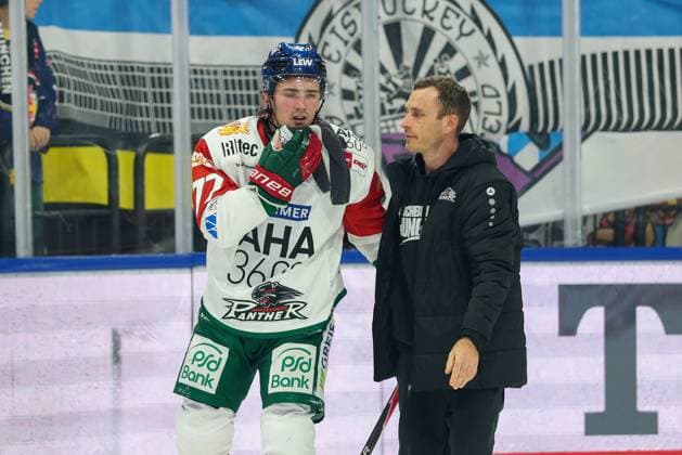 Luke Toporowski, No. 77 of the Augsburg Panthers, suffered a chin injury; EHC Red Bull Munich vs. Augsburg Panthers, Matchday 6, Ice Hockey, Penny DEL, October 3, 2026, Munich, Bavaria, Germany Copyright: xkolbert-press ChristianxKolbertx