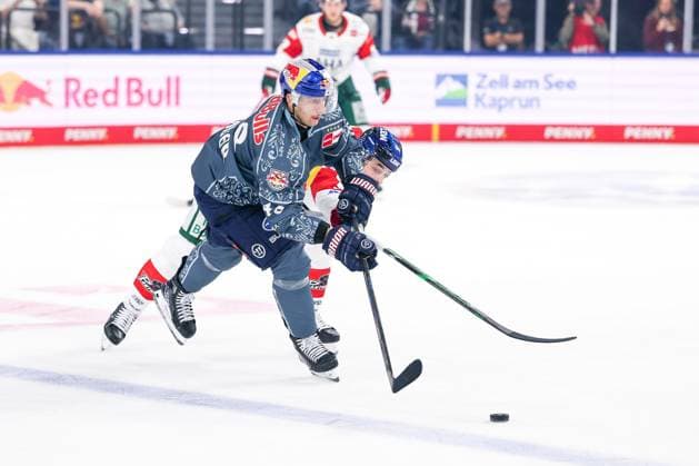 One-on-one, action, featuring Lucas Thaler (48, EHC Red Bull Munich) and Felix Scheel (54, Augsburger Panther), EHC Red Bull Munich vs. Augsburger Panther, Matchday 6, Ice Hockey, Penny DEL, October 3, 2026, Munich, Bavaria, Germany Copyright: xkolbert-press ChristianxKolbertx