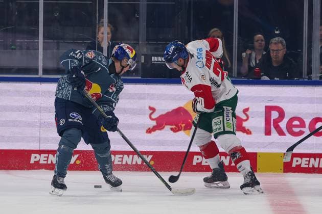 One-on-one, action, featuring Elis Hede 10 (EHC Red Bull Munich) and Philipp Krauss 20 (Augsburger Panther), EHC Red Bull Munich vs. Augsburger Panther, Matchday 6, Ice Hockey, Penny DEL, October 3, 2026, Munich, Bavaria, Germany Copyright: xkolbert-press ChristianxKolbertx