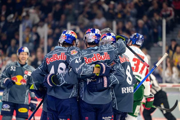 Hockey, DEL, 20261004, EHC Red Bull Munich vs. Augsburg Panthers. Pictured: Goal 1-0, goal celebration at SAP Garden in Munich, Bavaria, Germany Copyright: Passion2Press MarkusxFischerx