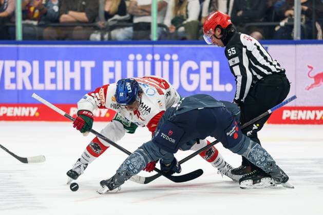 Bully, Enrico Henriquez Morales 52 Augsburg Panthers, Patrick Hager 52 EHC Red Bull Munich, EHC Red Bull Munich vs. Augsburg Panthers, Matchday 6, Ice Hockey, Penny DEL, October 3, 2026, Munich, Bavaria, Germany Copyright: xkolbert-press ChristianxKolbertx
