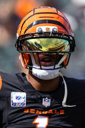 Oct 4, 2026; Cincinnati, OH, USA; Cincinnati Bengals wide receiver Ja Marr Chase (1) during NFL, American Football Herren, USA game action against the Jacksonville Jaguars at Paycor Stadium. Mandatory Credit: -Cal Media NFL 2026: Jaguars Vs Bengals OCT 04  - ZUMAc04_ 20261004_zma_c04_026 Copyright: xJohnxMersitsx