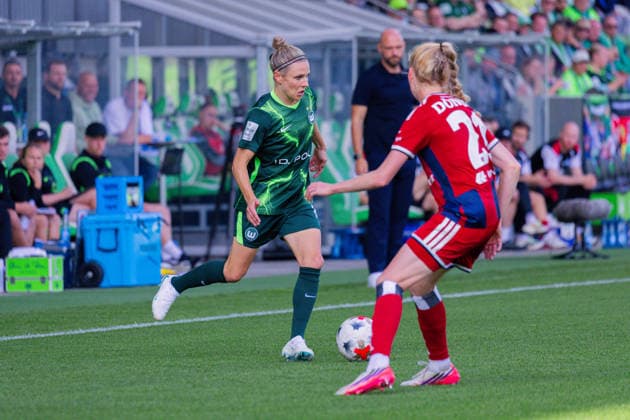 Women s Bundesliga, 2026–2027 Season, April 10, 2026, Matchday 6: VfL Wolfsburg vs. Hamburger SV, AOK Stadium, Wolfsburg; Svenja Huth (VfL Wolfsburg), 10 on the ball Copyright: xMichellexLukax