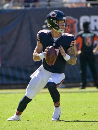 Chicago Bears quarterback Tyson Bagent (17) looks for an open receiver durning the second quarter against the New York Jetsat Soldier Field in Chicago on Sunday, October 4, 2026.  CHI20261004105 MARKxBLACK