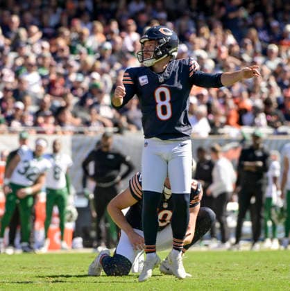 Chicago Bears place kicker Cairo Santos (8) kicks a field goal late the second quarter against the New York Jets at Soldier Field in Chicago on Sunday, October 4, 2026.  CHI20261004108 MARKxBLACK