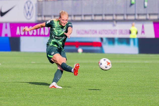 Women s Bundesliga, 2026–2027 Season, April 10, 2026, Matchday 6: VfL Wolfsburg vs. Hamburger SV, AOK Stadium, Wolfsburg; Camilla Küver (VfL Wolfsburg), 16th on the ball Copyright: xMichellexLukax