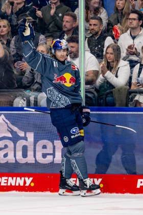 Markus Eisenschmid, EHC Red Bull Munich, No. 11, is celebrated for his goal to make it 2–1 while shorthanded, GER, EHC Red Bull Munich vs. Augsburger Panther, DEL, 2026–2027 season, Matchday 6, October 4, 2026. Photo: HMB Media, Heike Feiner Copyright: HMBxMedia HeikexFeiner