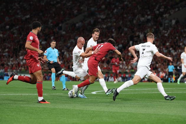 Porto, Portugal, October 4: Leo Oestigard of Norway and João Félix of Portugal battle for the ball during the UEFA Nations League 2026–27 group stage Matchday 4 game between Portugal and Norway at Estádio do Dragão in Porto, Portugal Copyright: HMBxMedia JoaquimxFerreira