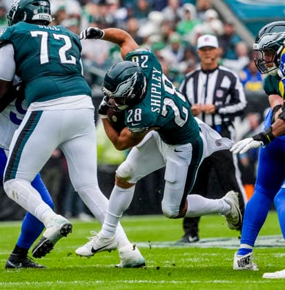 NFL, American Football Herren, USA 2026: Rams Vs Eagles OCT 04 October 4, 2026, Philadelphia, Pa, USA: Oct 4, 2026; Philadelphia, PA, USA; Philadelphia Eagles running back Will Shipley (28) triues to break through a hole during a run at Lincoln Financial Field. Mandatory Credit: Scott Serio-Cal Media(Credit Image: Scott Serio Cal Sport Media) Philadelphia Pa USA EDITORIAL USE ONLY Copyright: xx ZUMA-20261004_faf_cs17_162.jpg ScottxSeriox csmphotothree530990