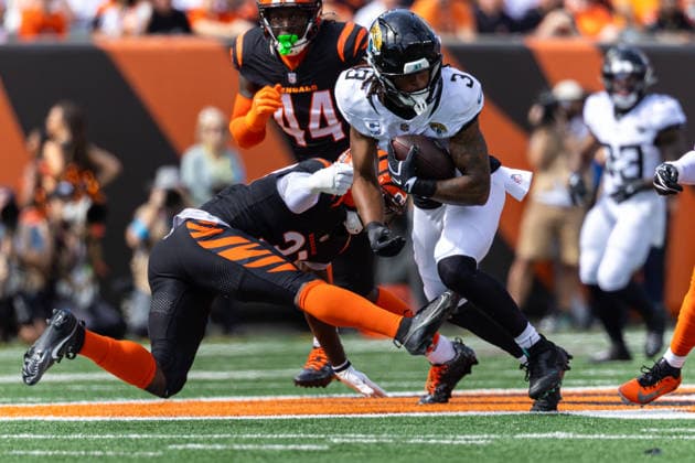 Oct 4, 2026; Cincinnati, OH, USA; Jacksonville Jaguars wide receiver Jakobi Meyers (3) runs with the ball after the catch during NFL, American Football Herren, USA game action against the Cincinnati Bengals at Paycor Stadium. Mandatory Credit: -Cal Media Cincinnati USA - ZUMAc04_ 20261004_zma_c04_028 Copyright: xJohnxMersitsx