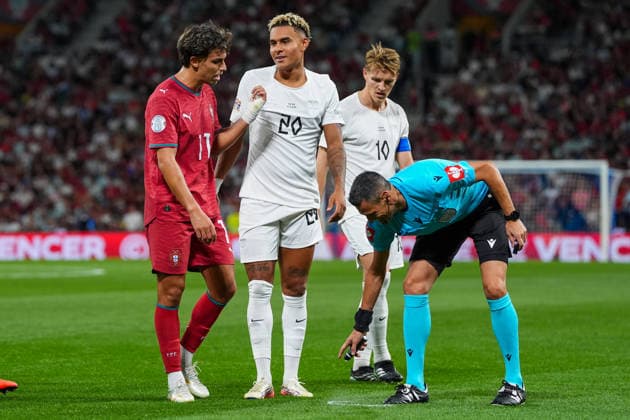 Soccer, Nations League: Portugal vs. Norway, Nations League, Porto, Portugal, October 4, 2026: Norway s Antonio Nusa and Portugal s Pedro Neto during the international soccer match between Portugal and Norway in the Nations League at Estádio do Dragão. Photo: Lise Aserud, NTB, Porto, Portugal. EDITORIAL USE ONLY. RESTRICTED USE FOR BETTING COMPANIES.  Copyright: xLisexAserudxx xNTBx